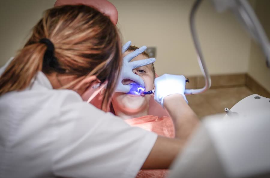 Limpieza dental en la clínica